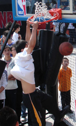 一名中场球 一名中场球